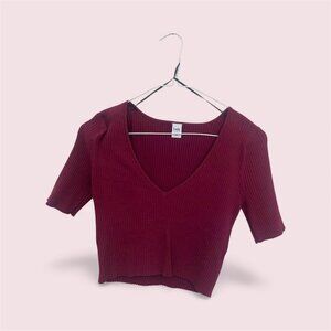 Cropped v-neck t-shirt